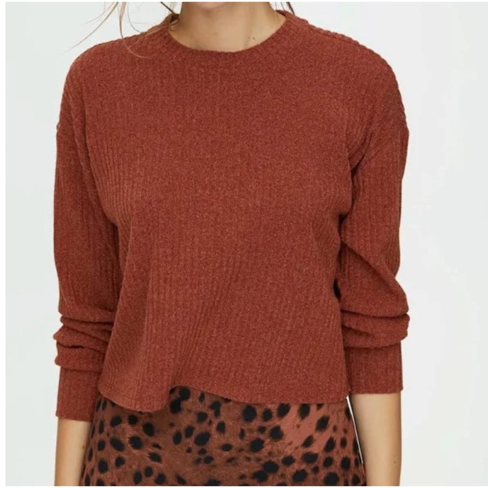 Aritzia Ribbed Crewneck Sweater in Rust - Picture 2 of 10